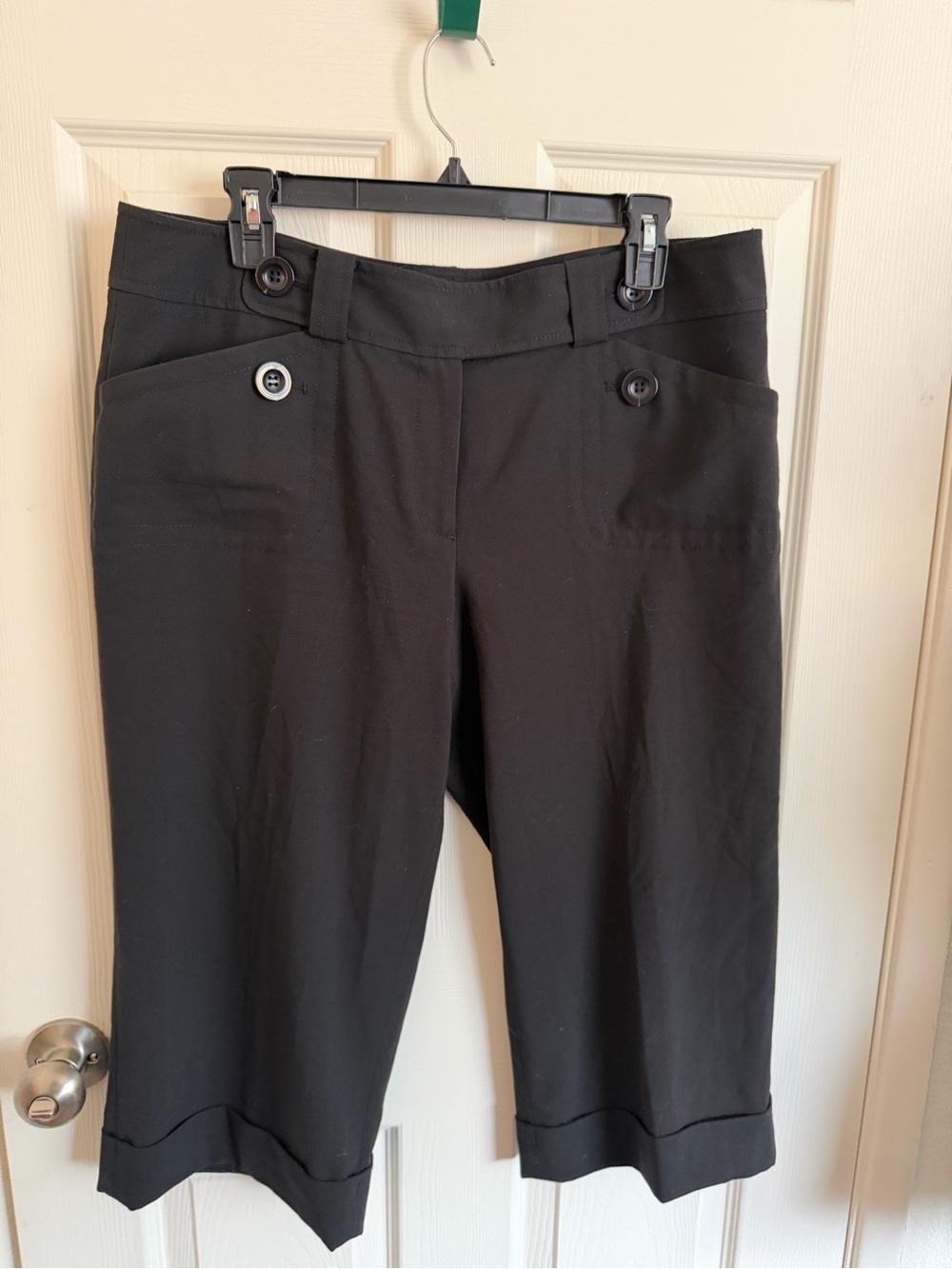 Ann Taylor signature fit Black Cuffed Capri dress pants with Button Details Read